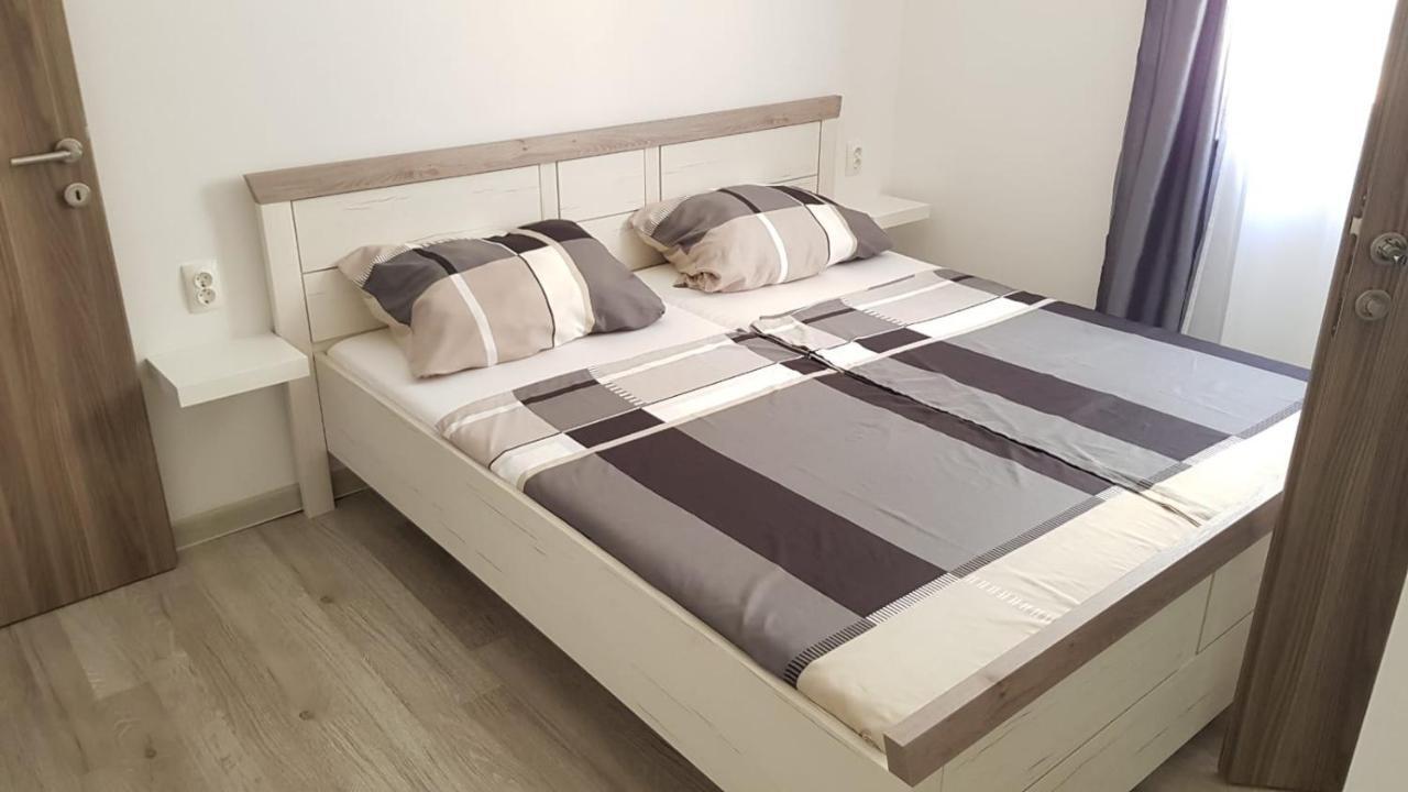 Apartman Luma Baska Voda Bagian luar foto
